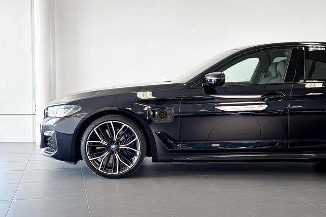 BMW 5-SERIE Sedan 545e xDrive Business Edition Plus | M Sport | Stoelverwarming | Headup Display | Achteruitrijcamera |