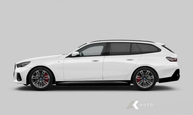 BMW 5-SERIE 530e M Sport Pro | Shadow | Harman/Kardon | Driving Ass. Plus | Trekhaak | Iconic Glow | 19' Inch |
