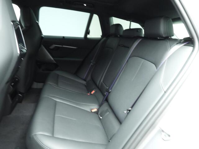 BMW 5-SERIE Touring 530e M-Sportpakket pro / Trekhaak / Panoramadak / Travel Pack / Innovation Pack / Park assist / Alu wielen 21 inch