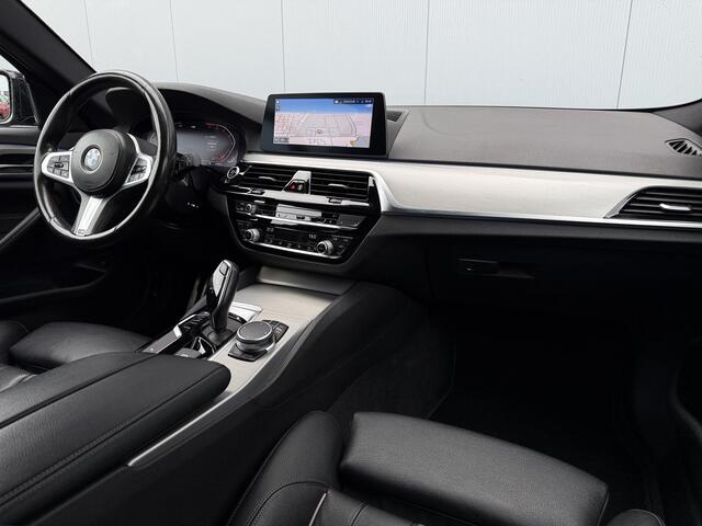 BMW 5-SERIE Touring 540i xDrive High Executive M-pakket/Trekhaak/Carplay.
