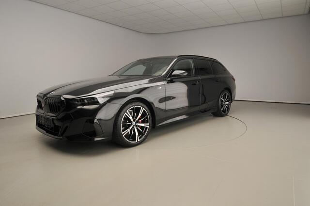 BMW 5-SERIE Touring 520d | M-Sportpakket | LED | HUD | Trekhaak | Active cruise | Keyles go | DAB | Harman-kardon sound | Alu 20 inch