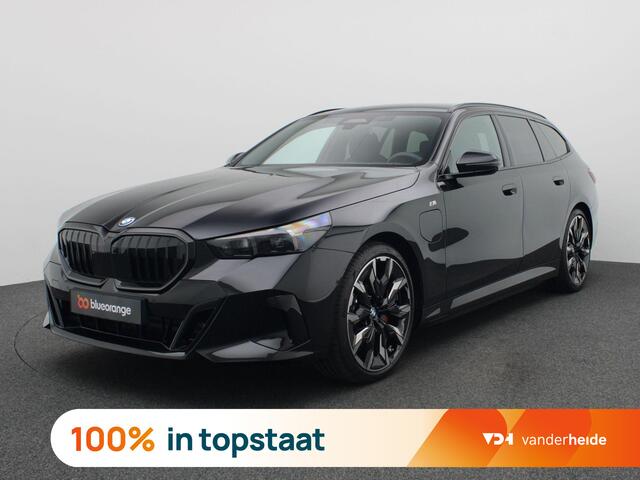 BMW 5-SERIE Touring 530e M Sport Edition 299PK AUT. Panoramadak, Keyless, Adaptieve Cruise, Memorystoel, Head-Up Display, Elektr. Achterklep, Stoelverwarming+Koeling, Stuurverwarming, Volleder, Trekhaak, 21" LM Velgen