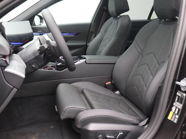 BMW 5-SERIE Touring 530e M Sport Edition 299PK AUT. Panoramadak, Keyless, Adaptieve Cruise, Memorystoel, Head-Up Display, Elektr. Achterklep, Stoelverwarming+Koeling, Stuurverwarming, Volleder, Trekhaak, 21" LM Velgen
