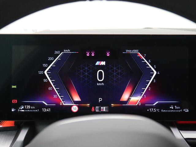 BMW 5-SERIE Touring 530e M Sport Edition 299PK AUT. Panoramadak, Keyless, Adaptieve Cruise, Memorystoel, Head-Up Display, Elektr. Achterklep, Stoelverwarming+Koeling, Stuurverwarming, Volleder, Trekhaak, 21" LM Velgen