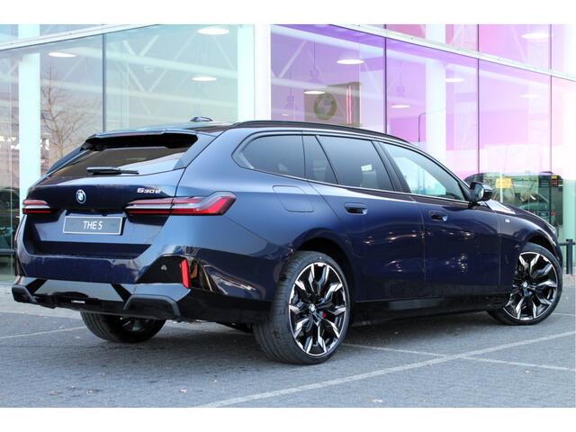 BMW 5-SERIE Touring 530e M Sport Automat / Panoramadak / Trekhaak / Stoelventilatie / Adaptieve LED / Parking Assistant Plus / Comfort Access