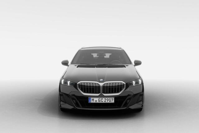 BMW 5-SERIE Touring 520i | M Sport | Travel Pack | Comfort Pack | Extra getint glas
