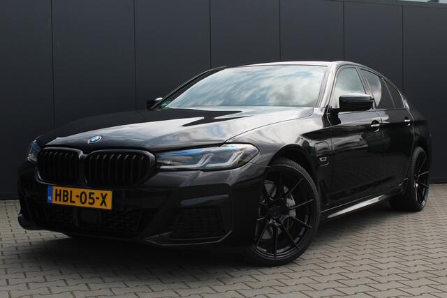 BMW 5-SERIE 545e xDrive Business Edition Plus | Incl. 12 maanden garantie | Harman/Kardon | Dodehoek detectie | F1 Flippers | Cruise control | Apple carplay/Android auto | Stoelverwarming | Lichtmetalen velgen 20"
