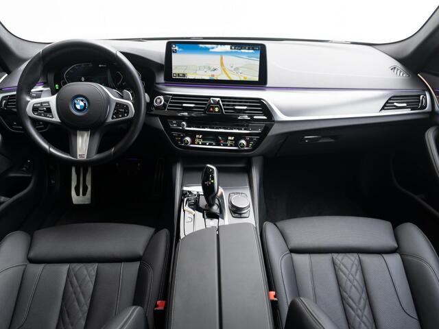 BMW 5-SERIE Touring 530e | M Sportpakket | Innovation Pack | 19 inch | Driving Assistant | BMW Laserlight | Head Up Display | Trekhaak