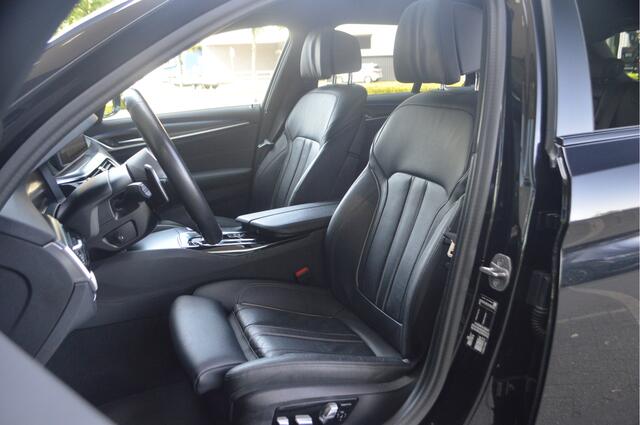 BMW 5-SERIE Touring 520i High Executive M Sport Automaat / Panoramadak / Trekhaak / Laserlight / Achteruitrijcamera / M Sportonderstel / Head-Up / Stuurverwarming