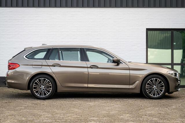 BMW 5-SERIE Touring 520i Executive Leder Trekhaak LED Orig NL Auto