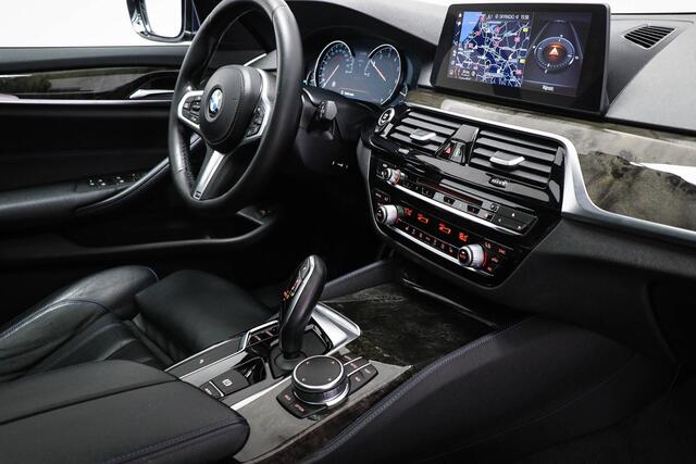 BMW 5-SERIE Touring 530i M-Sport High Executive | PANORAMADAK | CAMERA | TREKHAAK AFNEEMBAAR
