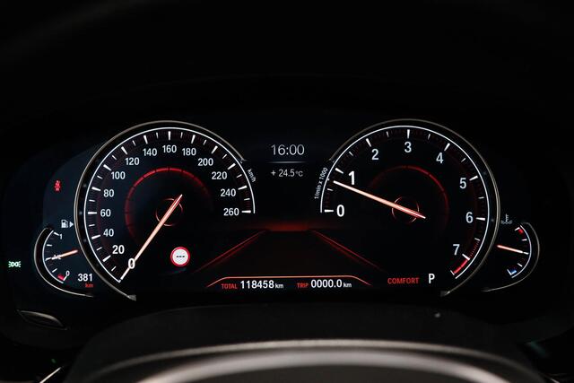 BMW 5-SERIE Touring 530i M-Sport High Executive | PANORAMADAK | CAMERA | TREKHAAK AFNEEMBAAR