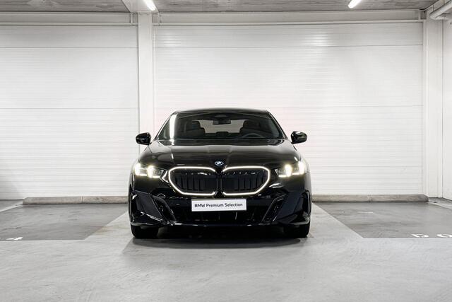 BMW 5-SERIE Sedan 530e | M-Sport Pro | Travel Pack | Innovation pack | Comfort Pack | Driving Assistant Plus | Bowers&Wilkins | Panoramadak | Comfort Access | Trekhaak