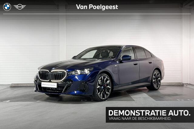 BMW 5-SERIE Sedan 550e xDrive | M-Sport Pro | Travel Pack | Innovation Pack | Comfort Pack | Driving Assistant Professional | Bowers&Wilkins | Panoramadak | Comfort Access | Trekhaak