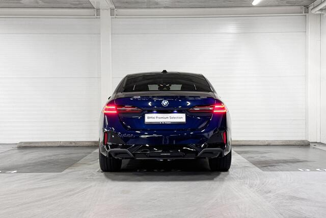 BMW 5-SERIE Sedan 550e xDrive | M-Sport Pro | Travel Pack | Innovation Pack | Comfort Pack | Driving Assistant Professional | Bowers&Wilkins | Panoramadak | Comfort Access | Trekhaak