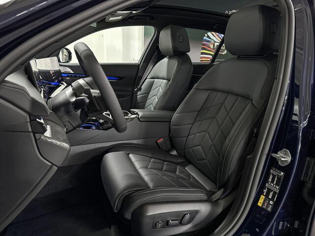 BMW 5-SERIE Sedan 550e xDrive | M-Sport Pro | Travel Pack | Innovation Pack | Comfort Pack | Driving Assistant Professional | Bowers&Wilkins | Panoramadak | Comfort Access | Trekhaak