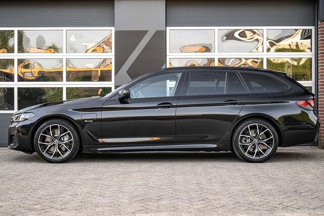 BMW 5-SERIE 530 530e Business Edition Plus | Shadow | M Sport | Panorama | Laser | Head-up | Leder | Camera | H/K |Trekhaak | 19 Inch |