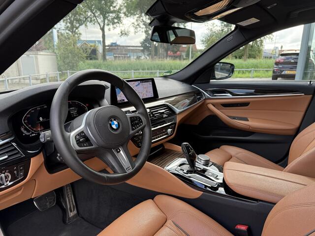 BMW 5-SERIE Touring 520i M-Sport | Panorama | Trekhaak | Memory |