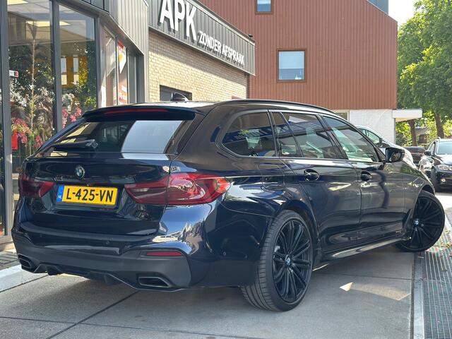 BMW 5-SERIE Touring 540i xDrive High Executive | Pano | Elektr. stoelen