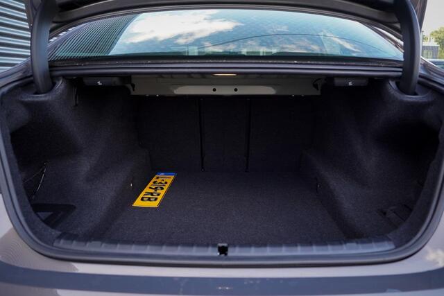 BMW 5-SERIE 530i High Executive Edition / M-Sport / Laser / M-Stoelen / Schuifdak / Adaptive Cruise