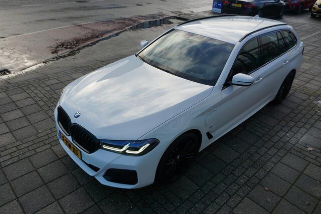 BMW 5-SERIE Touring 530e High Executive M Pakket | Trekhaak | LASER | ACC