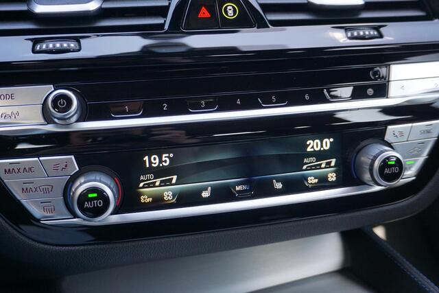 BMW 5-SERIE Touring 530e High Executive M Pakket | Trekhaak | LASER | ACC