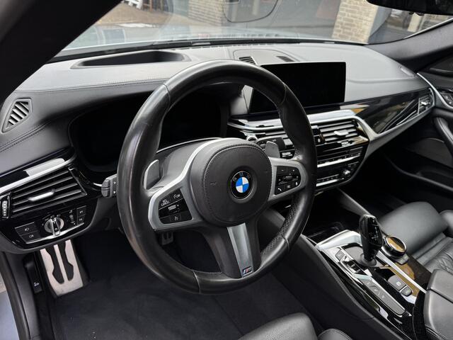 BMW 5-SERIE 530e xDrive M-Sport iPerformance High Executive Schuifdak Headup Harman Kardon Trekhaak