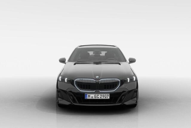 BMW 5-SERIE Touring 520i | M Sport Pro | Innovation Pack | Travel Pack | Comfort Pack | Trekhaak