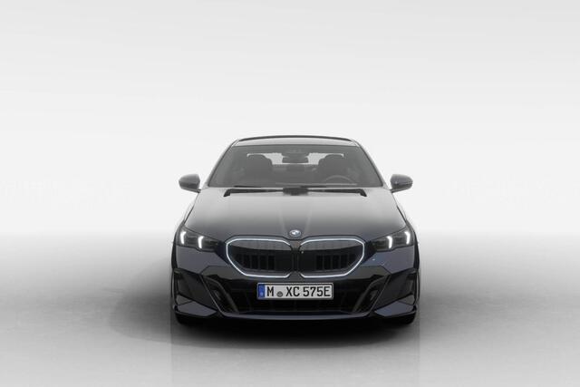 BMW 5-SERIE Sedan 530e M Sport Edition | M Sport Por | Innovation Pack | Travel Pack | Comfort Pack