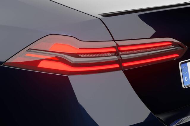 BMW 5-SERIE Sedan 530e M Sport Edition | M Sport Por | Innovation Pack | Travel Pack | Comfort Pack