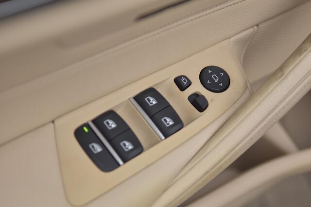 BMW 5-SERIE Touring 540i xDrive High Executive * Comfortstoelen * Trekhaak * Grootlicht assistent * Stoelverwarming *