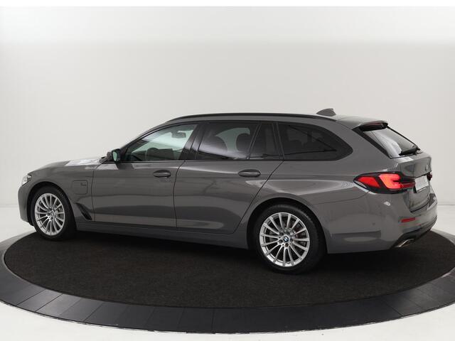 BMW 5-SERIE 530e High Executive| Head-Up | Leder | Stoelverwarming | Camera | Carplay | Live Cockpit | Naviagtie | Park Assist | Full LED