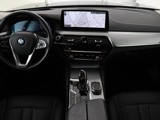 BMW 5-SERIE 530e High Executive| Head-Up | Leder | Stoelverwarming | Camera | Carplay | Live Cockpit | Naviagtie | Park Assist | Full LED