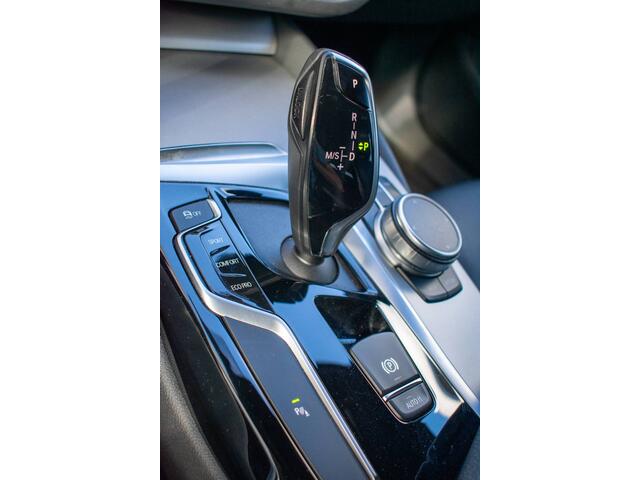 BMW 5-SERIE Touring 520i High Executive Edition Trekhaak-20"-DAB-Leder-