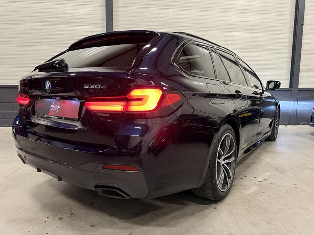 BMW 5-SERIE Touring 530e M-Sport PANO/HARMAN&KARDON/360CAMERA/ALCANTARA-SPORT/STANDKACHEL/CARPLAY/18"M-SPORT/PRIVACY/SHADOW-LINE/CARBONSCHWARZ/RECENT OH BEURT GEHAD BIJ BMW DEALER