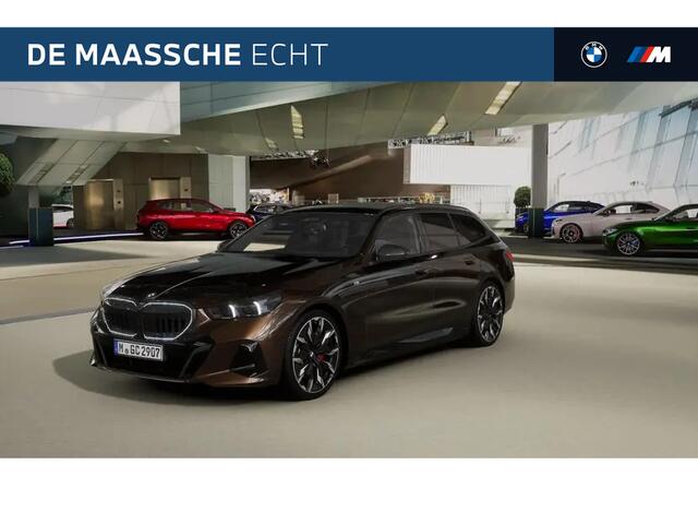 BMW 5-SERIE Touring 530e M Sport Automaat / Trekhaak / Adaptieve LED / Parking Assistant Plus / Comfort Access / M Sportonderstel / Live Cockpit Professional