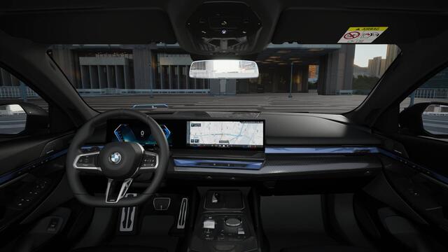 BMW 5-SERIE Touring 530e M Sport Automaat / Trekhaak / Adaptieve LED / Parking Assistant Plus / Comfort Access / M Sportonderstel / Live Cockpit Professional