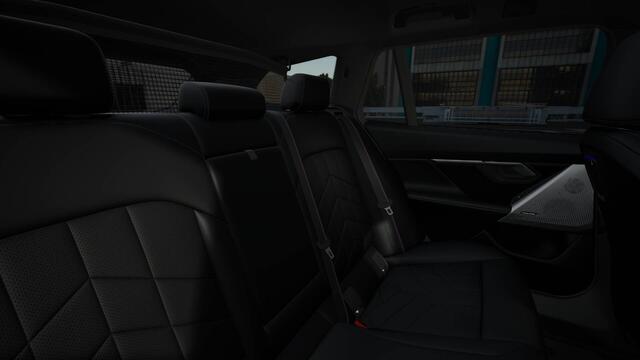 BMW 5-SERIE Touring 530e M Sport Automaat / Trekhaak / Adaptieve LED / Parking Assistant Plus / Comfort Access / M Sportonderstel / Live Cockpit Professional