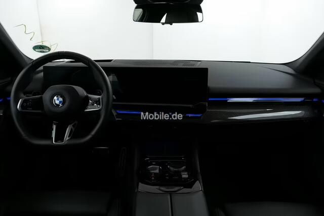 BMW 5-SERIE Touring 520iA M-SPORT ** ADAPT. LED, LEDER, PANORAMA, TREKH, H&K SOUND, DR. ASS+ ** 1e EIG - UNFALLFREI ** ** INFORMEER OOK NAAR ONZE AANTREKKELIJKE FINANCIAL-LEASE TARIEVEN **