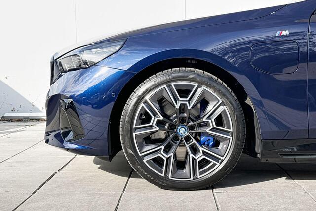 BMW 5-SERIE Sedan 550e xDrive