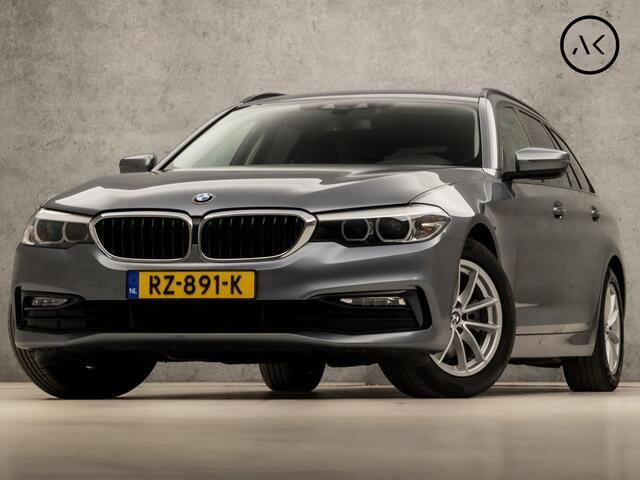 BMW 5-SERIE Touring 520d Executive Sportline 191Pk Automaat (APPLE CARPLAY, LEDER, SFEERVERLICHTING, GETINT GLAS, ELEK SPORTSTOELEN, STOELVERWARMING, VIRTUAL COCKPIT, NIEUWE APK, NIEUWSTAAT)