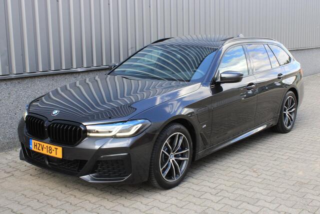 BMW 5-SERIE Touring 530e xDrive M Sport Pano | Trekhaak | Laser LED | Comfort Access | ACC | HarmanKardon | Leder | Shadowline | Sophisto Grau | BTW