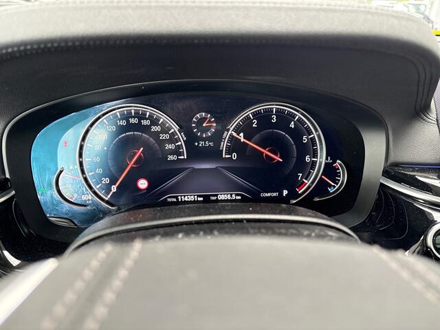 BMW 5-SERIE Touring 540i xDrive High Executive Luxury Line Pano Trekhaak Head-Up