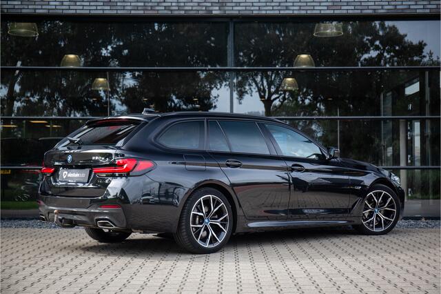 BMW 5-SERIE Touring 530e M-Sport , Shadowline, Adap Cruise, Trekhaak, Eerste eigenaar