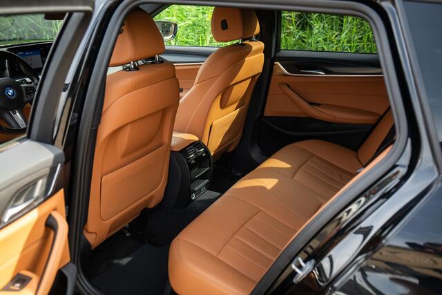 BMW 5-SERIE Touring 530e M-Sport , Shadowline, Adap Cruise, Trekhaak, Eerste eigenaar