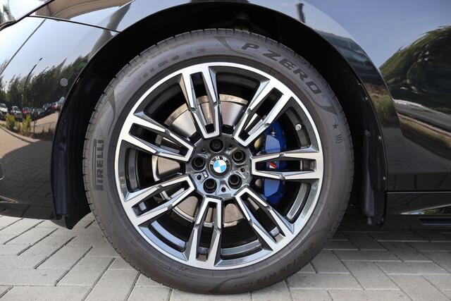 BMW 5-SERIE Sedan 520i | M Sportpakket Pro | Driving Assistant Plus