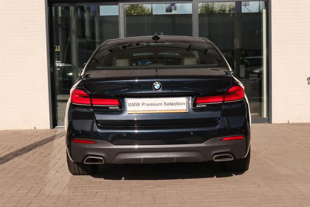 BMW 5-SERIE Sedan 530e High Executive | M Sportpakket | Comfort Access Pakket | Head-up Display