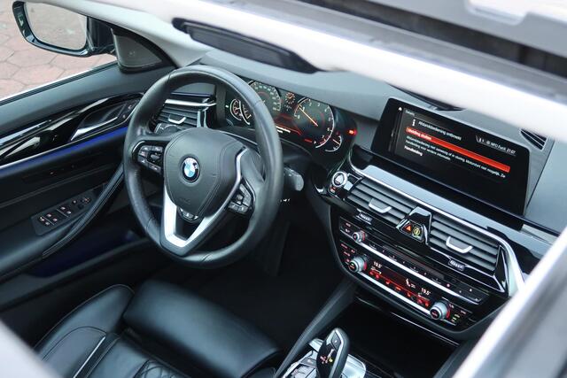 BMW 5-SERIE 520i Corporate High Executive SCHUIFDAK/ NAPPA-LEDER/ ACC/ HEAD-UP/ H&K / ETC.