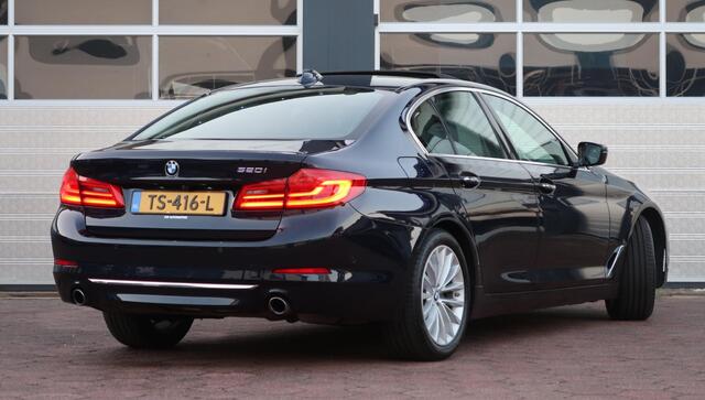 BMW 5-SERIE 520i Corporate High Executive SCHUIFDAK/ NAPPA-LEDER/ ACC/ HEAD-UP/ H&K / ETC.