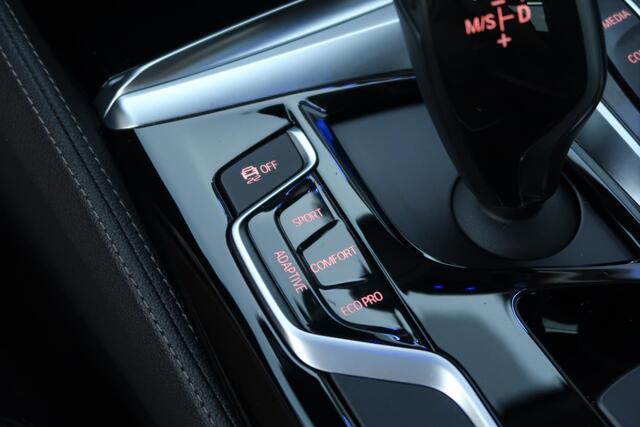 BMW 5-SERIE 520i Corporate High Executive SCHUIFDAK/ NAPPA-LEDER/ ACC/ HEAD-UP/ H&K / ETC.